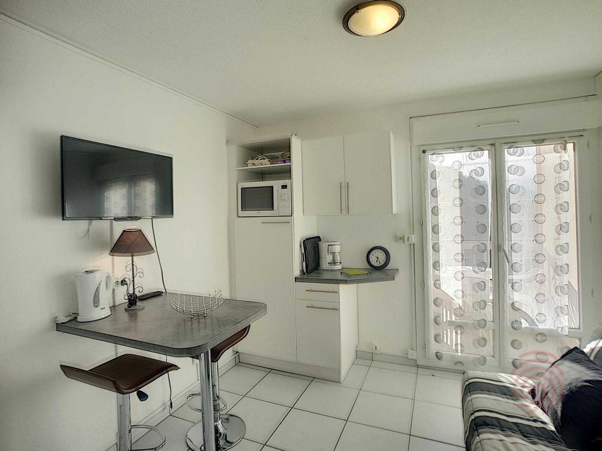 Studio Renove Avec Balcon, Animaux Acceptes, Wifi, A 650M Des Thermes - Fr-1-451-92 Lamalou-les-Bains Bagian luar foto
